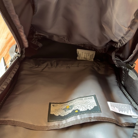 The North Face Connector Backpack - Brand new with Embroidery - Picture 6 of 8